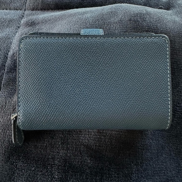 COACH Medium Corner Zip Wallet in Midnight & Gold - Picture 2 of 6